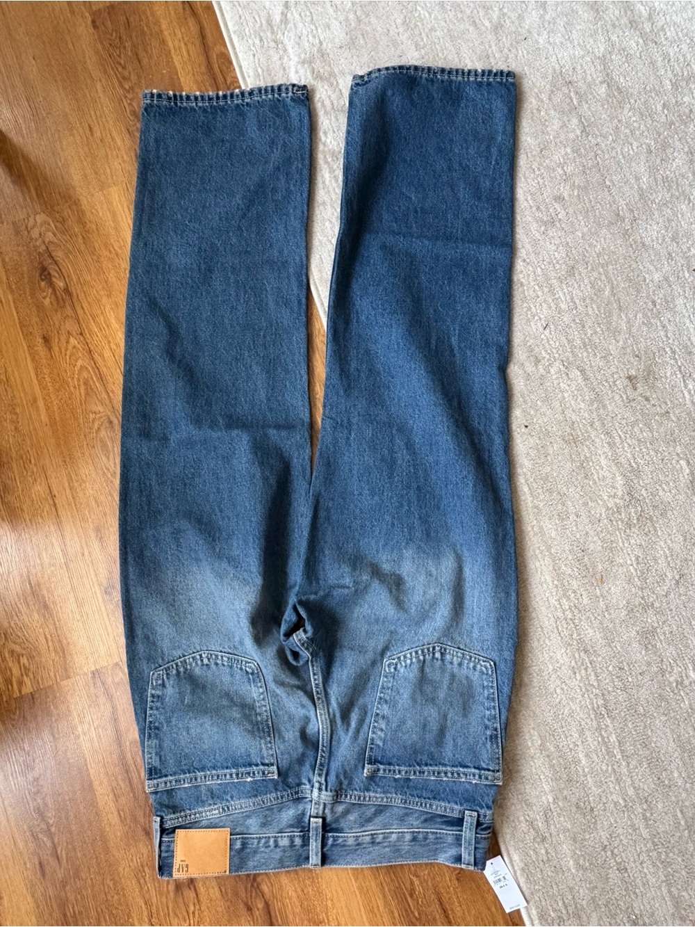 The HAILEY BIEBER GAP 90s loose low rise jean in indigo - Picture 4 of 4